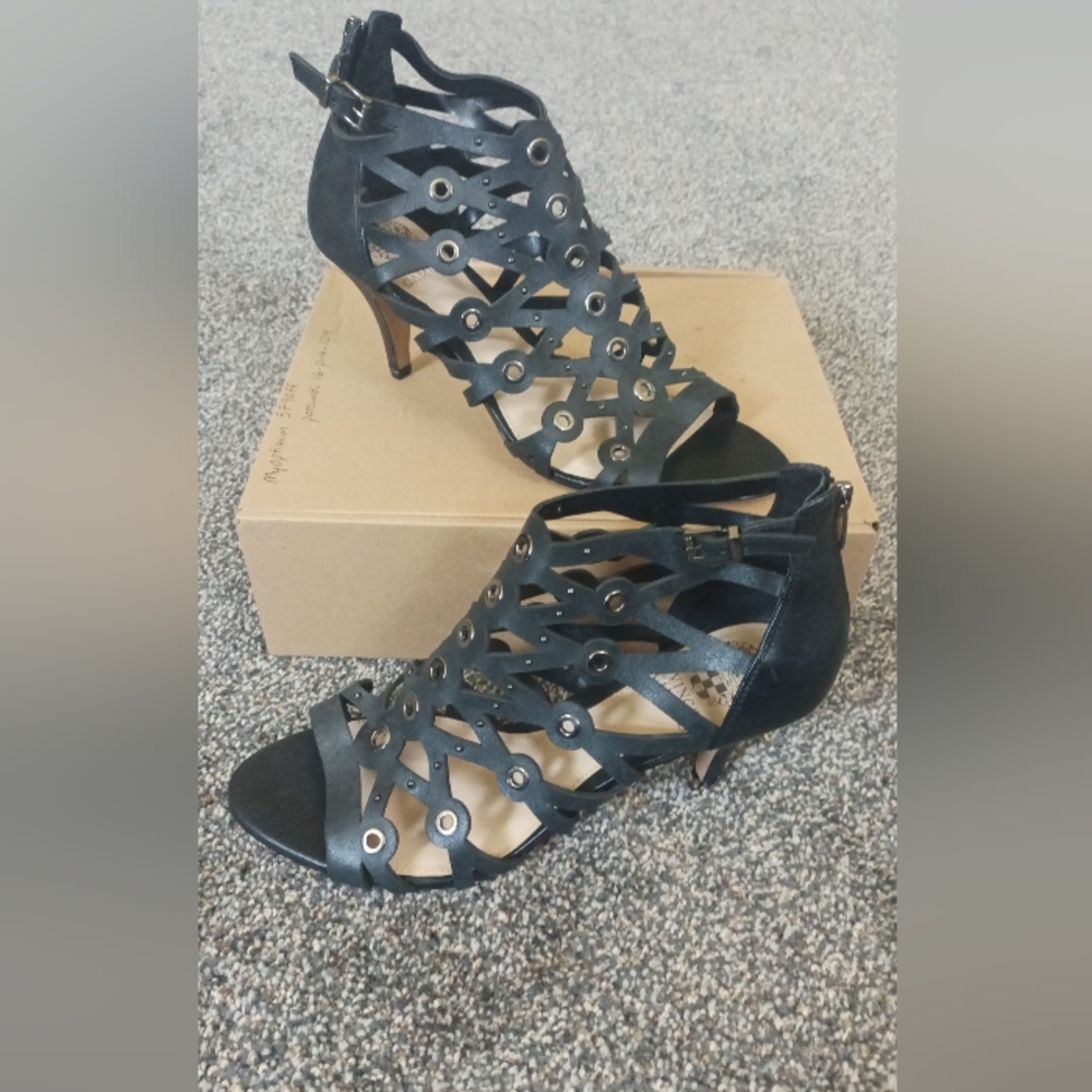 Vince Camuto gladiator sandals